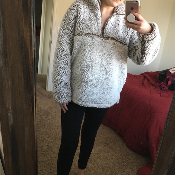 Sherpa Pullover - Picture 2 of 8